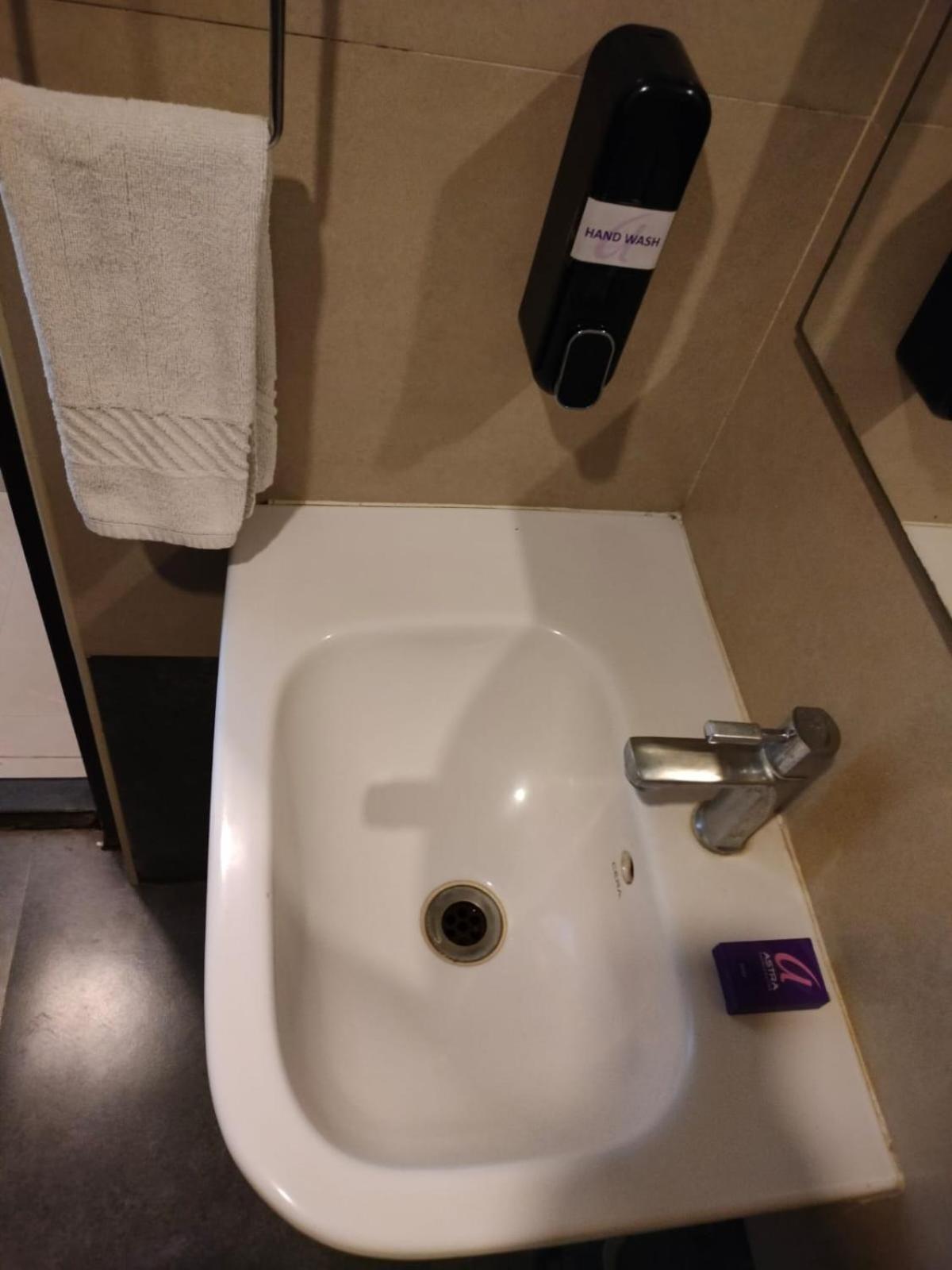 Astra Hotels & Suites - Hsr Layout Sector 1, Near Ecospace Bellandur Bangalore Buitenkant foto