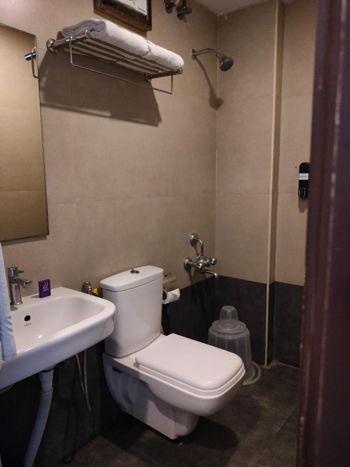 Astra Hotels & Suites - Hsr Layout Sector 1, Near Ecospace Bellandur Bangalore Buitenkant foto