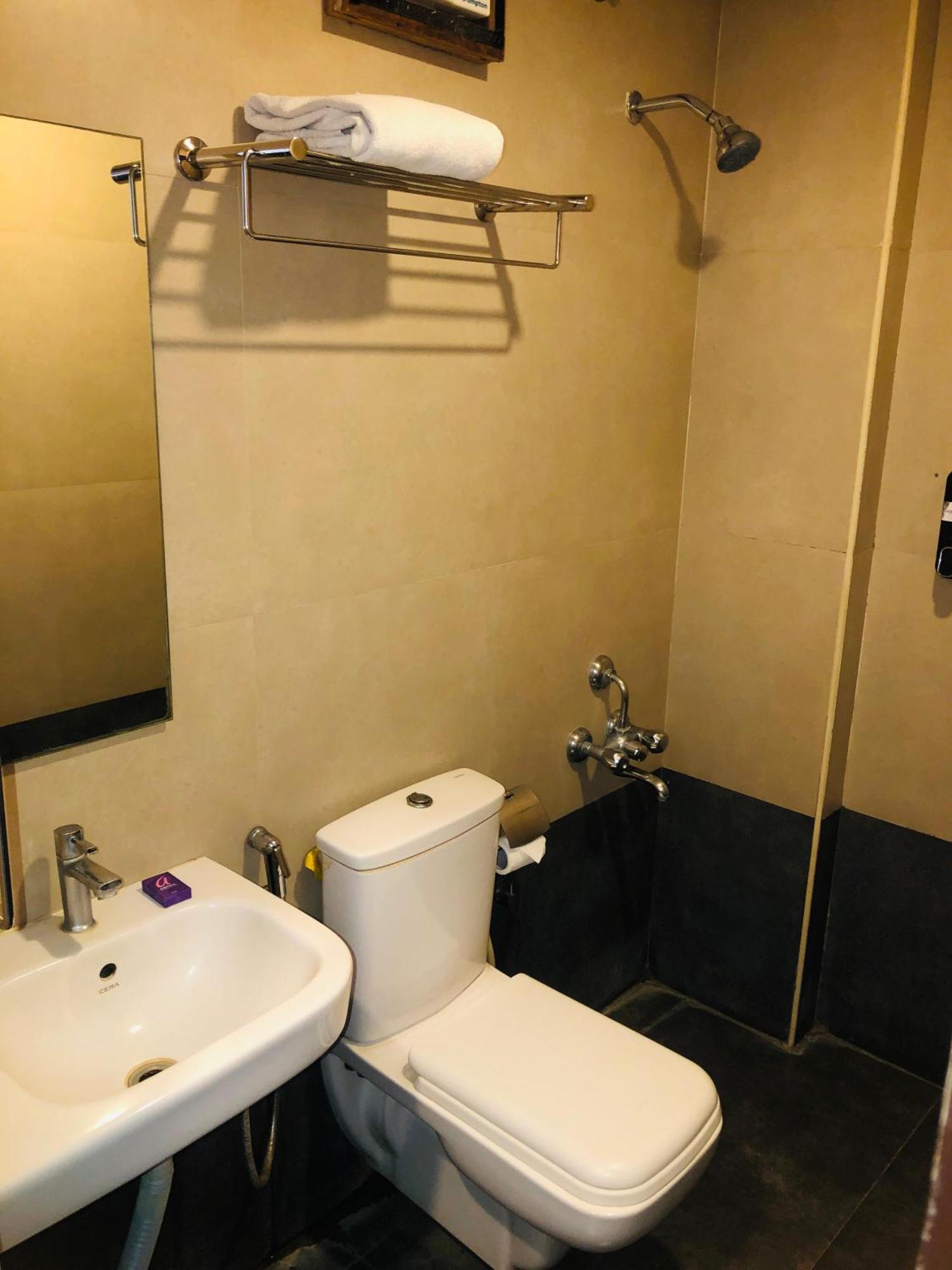 Astra Hotels & Suites - Hsr Layout Sector 1, Near Ecospace Bellandur Bangalore Buitenkant foto