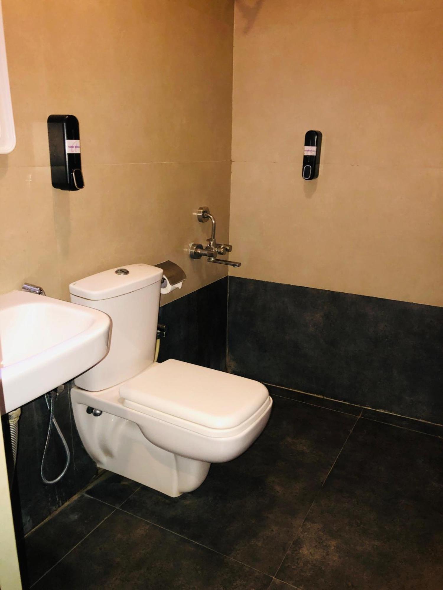 Astra Hotels & Suites - Hsr Layout Sector 1, Near Ecospace Bellandur Bangalore Buitenkant foto